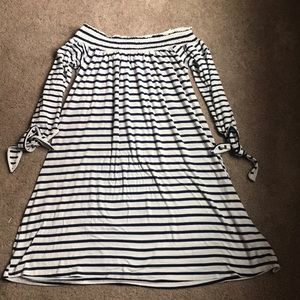 XS OFF THE SHOULDER BLUE AND WHITE STRIPED DRESS